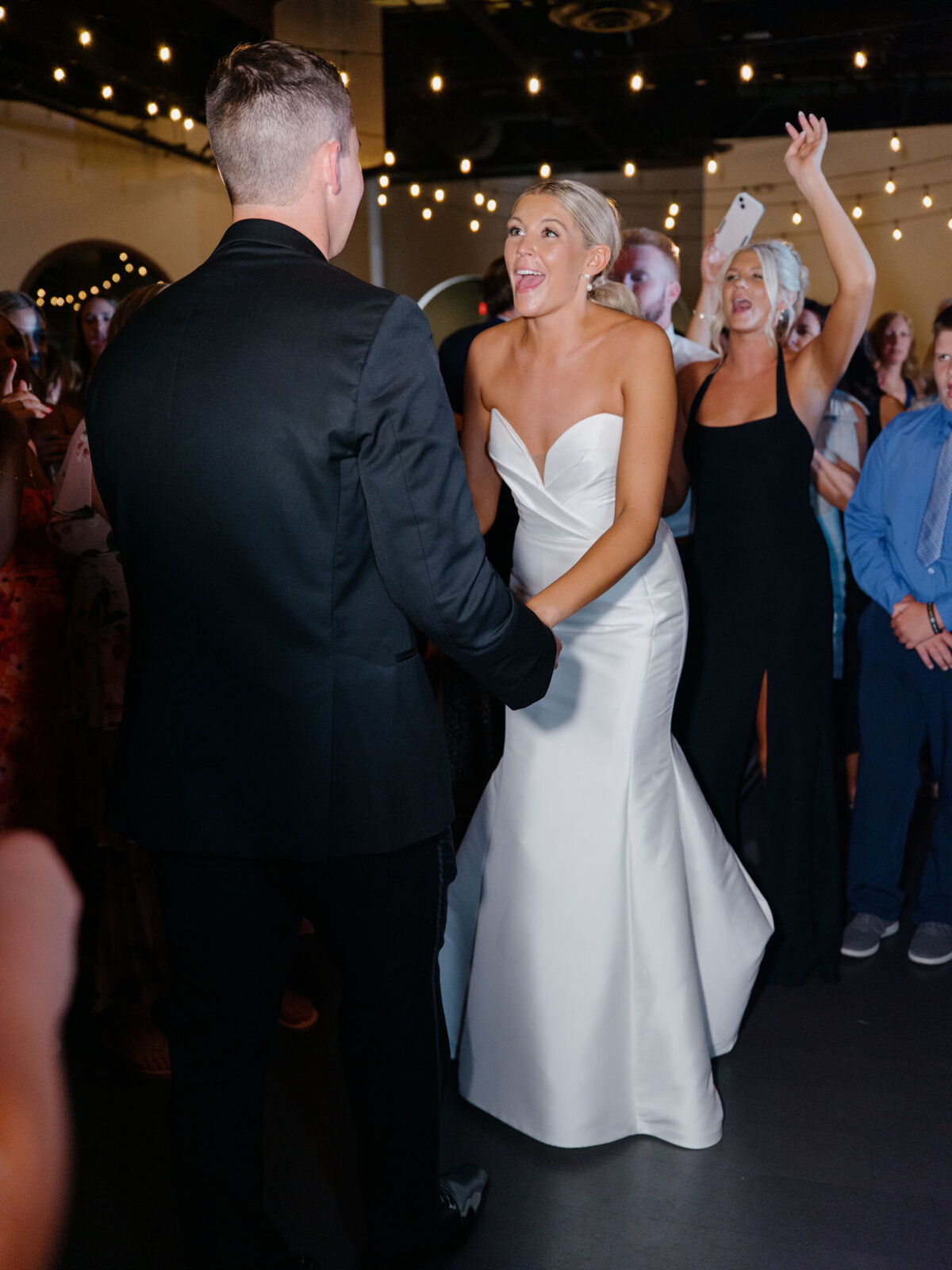Timeless wedding at Windows on the River in Cleveland