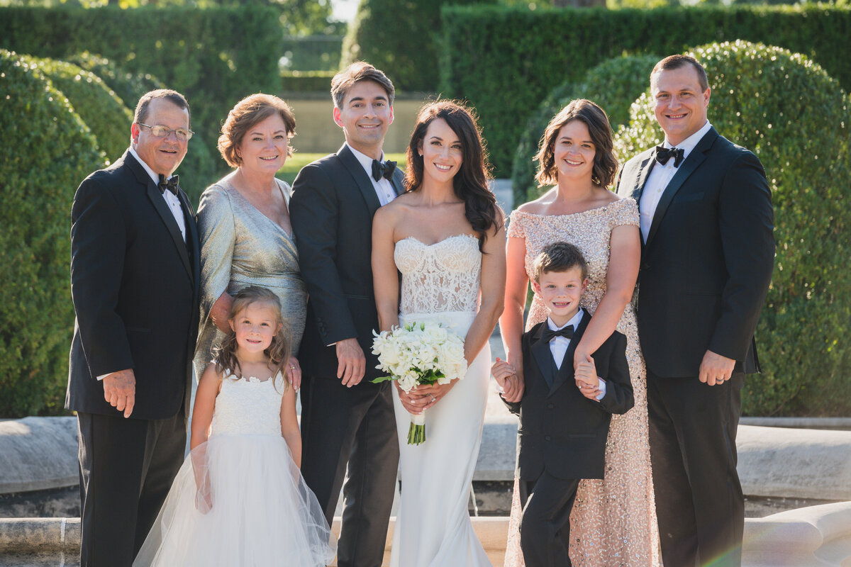 bride and groom with family at Oheka Castle
