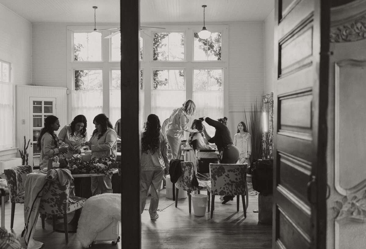 green gables bridal suite, bride and bridesmaids getting ready