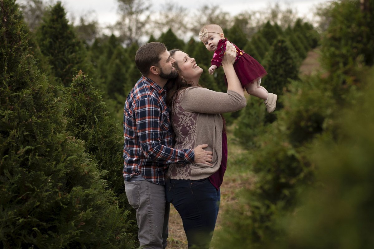 monroe_photographer_a_focused_life_photography_family_covington_christmas_tree_farm_mini_session_baby