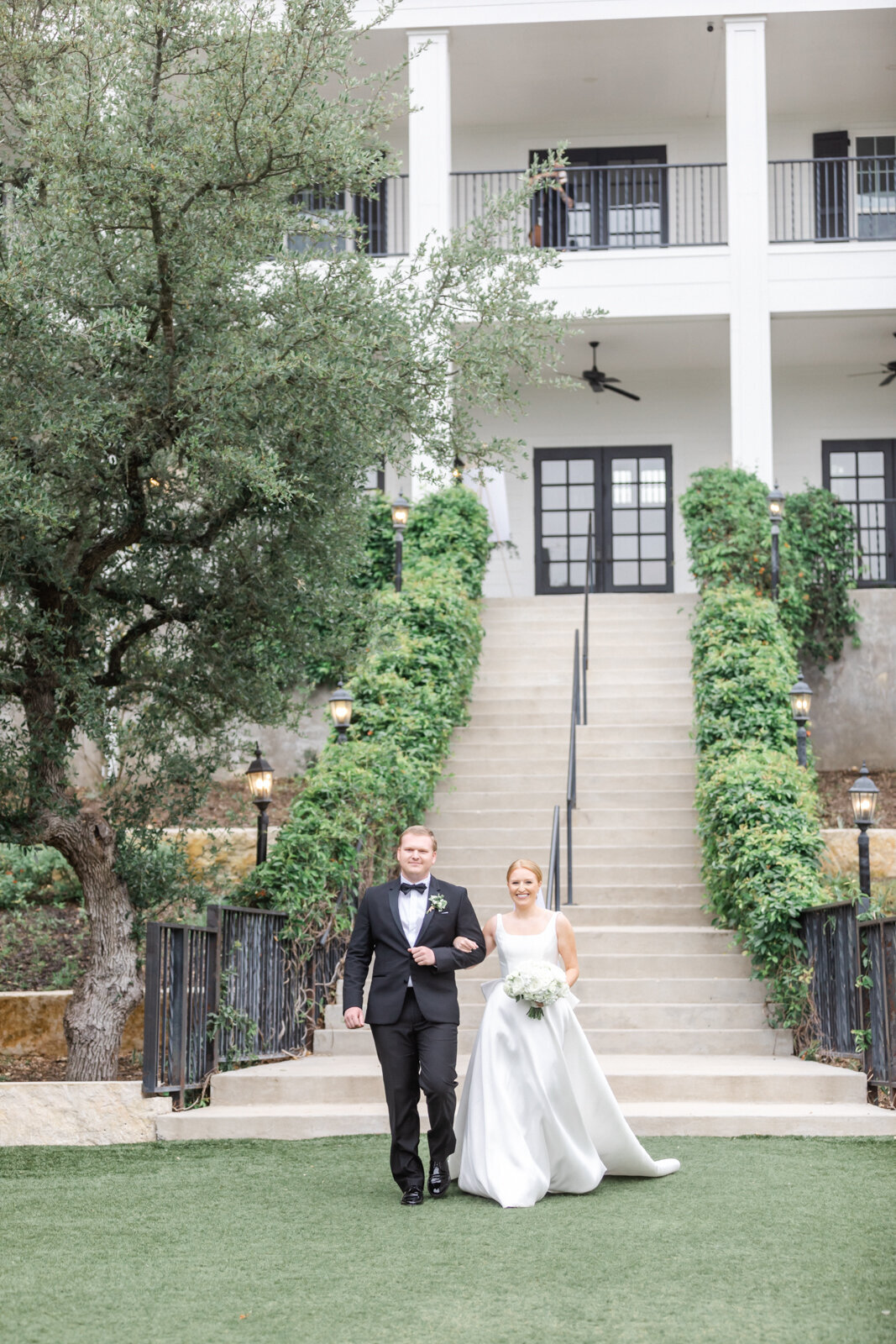 Jessica-Chole-Photography-san-antonio-wedding-photographer-austin-luxury-wedding-photographer-romantic-timeless-classic-photography-kendall-point-wedding-42