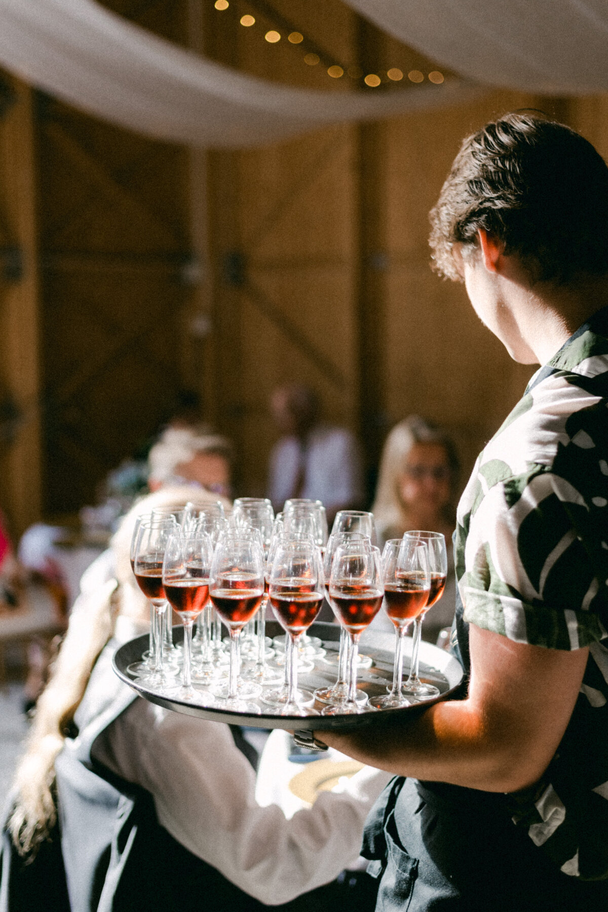A waiter serving drinks in an image captured by wedding photographer Hannika Gabrielsson.
