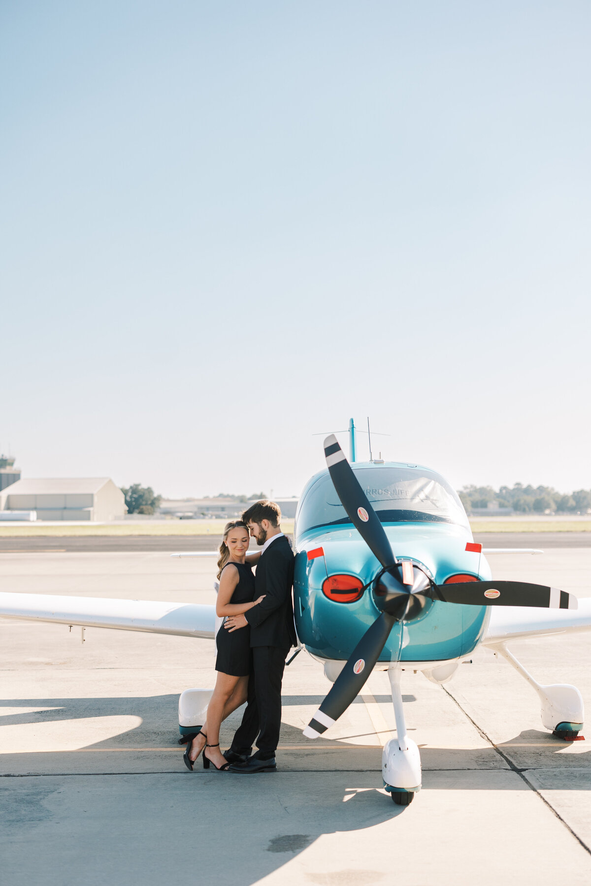 Elizabeth_Watts_Photography_Airplane_Hanger_Engagements5