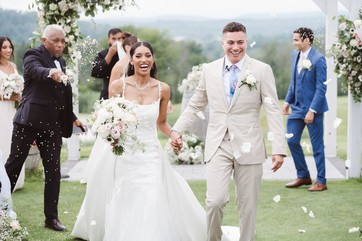 happy-couple-at-ceremony