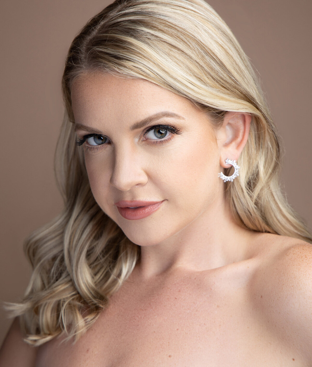 Natural-Soft-Glam-Makeup-Look-by-Mong-Bui