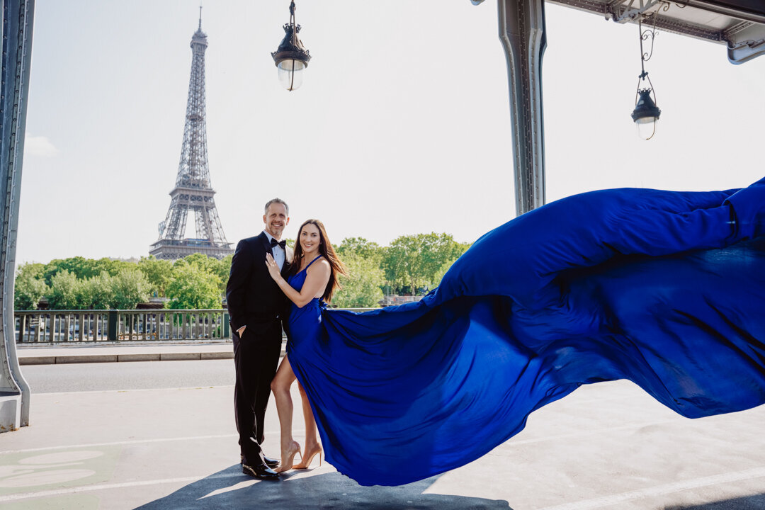 Royal blue flying dress photoshoot Bir Hakeim Bridge, couple portrait, Eiffel Tower backdrop