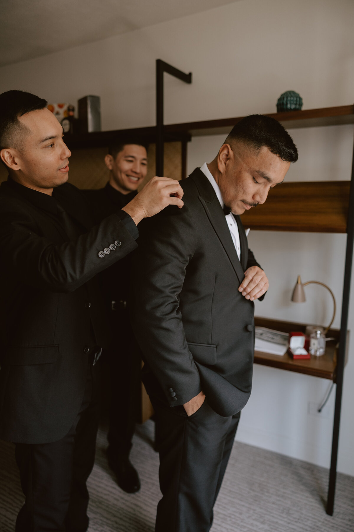 wedding-getting-ready-laylow-waikiki-theel-wedding-productions-hawaii