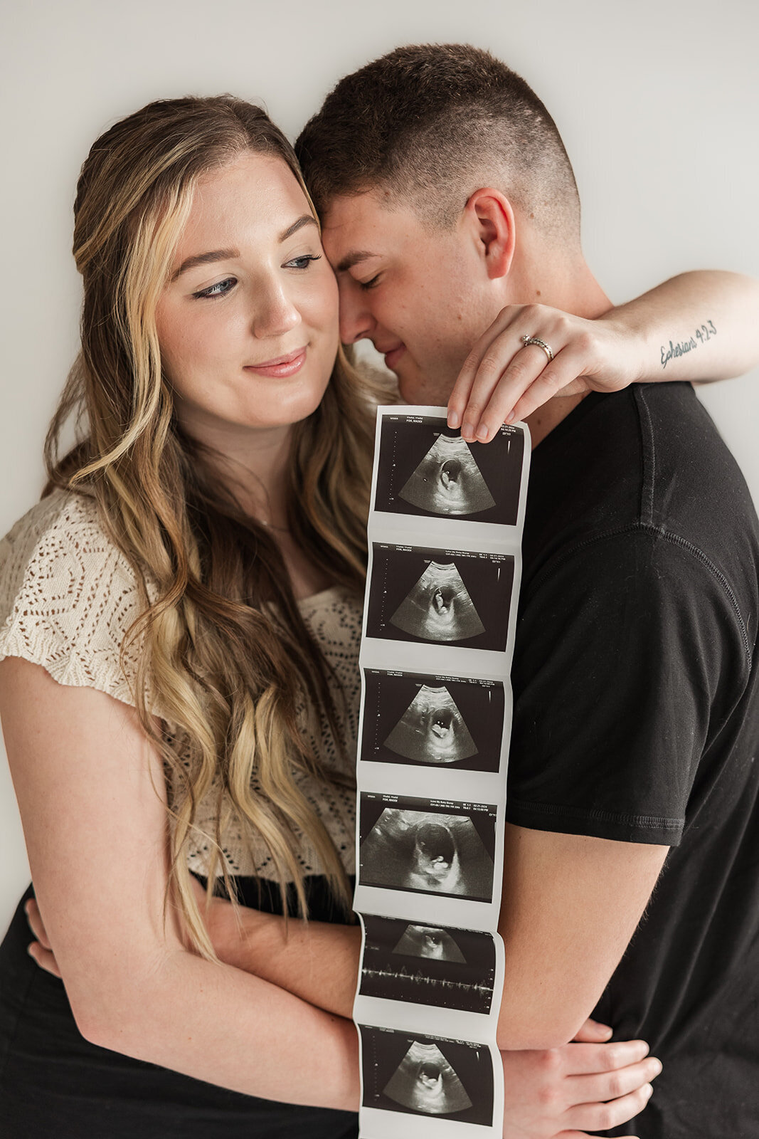 Announcement Photos 2024_Alexis Fox Photography + studio + Pregnancy Annoucement + Fortville + Indiana (13 of 29)