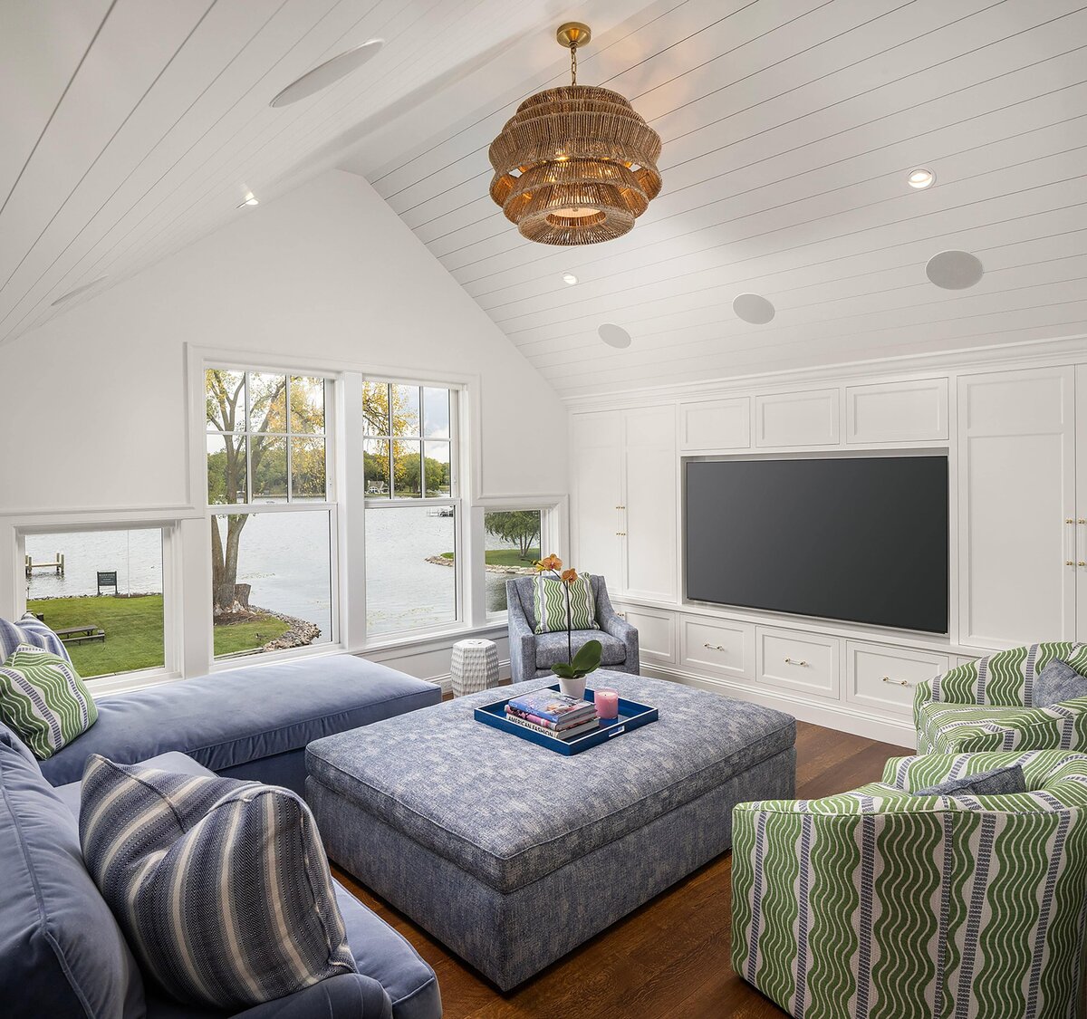 Luxury_Custom_Lake_Home_16