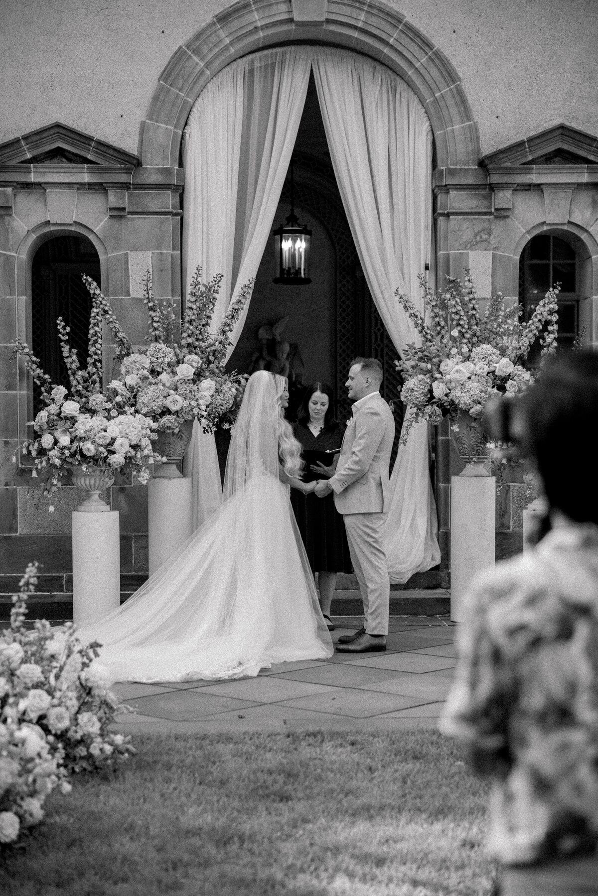 flower-pedestal-ceremony-newport-ri