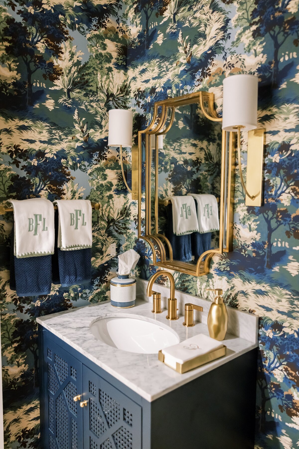 EmilyInteriorDesign-NavyBluePowderRoom_Photos_0004