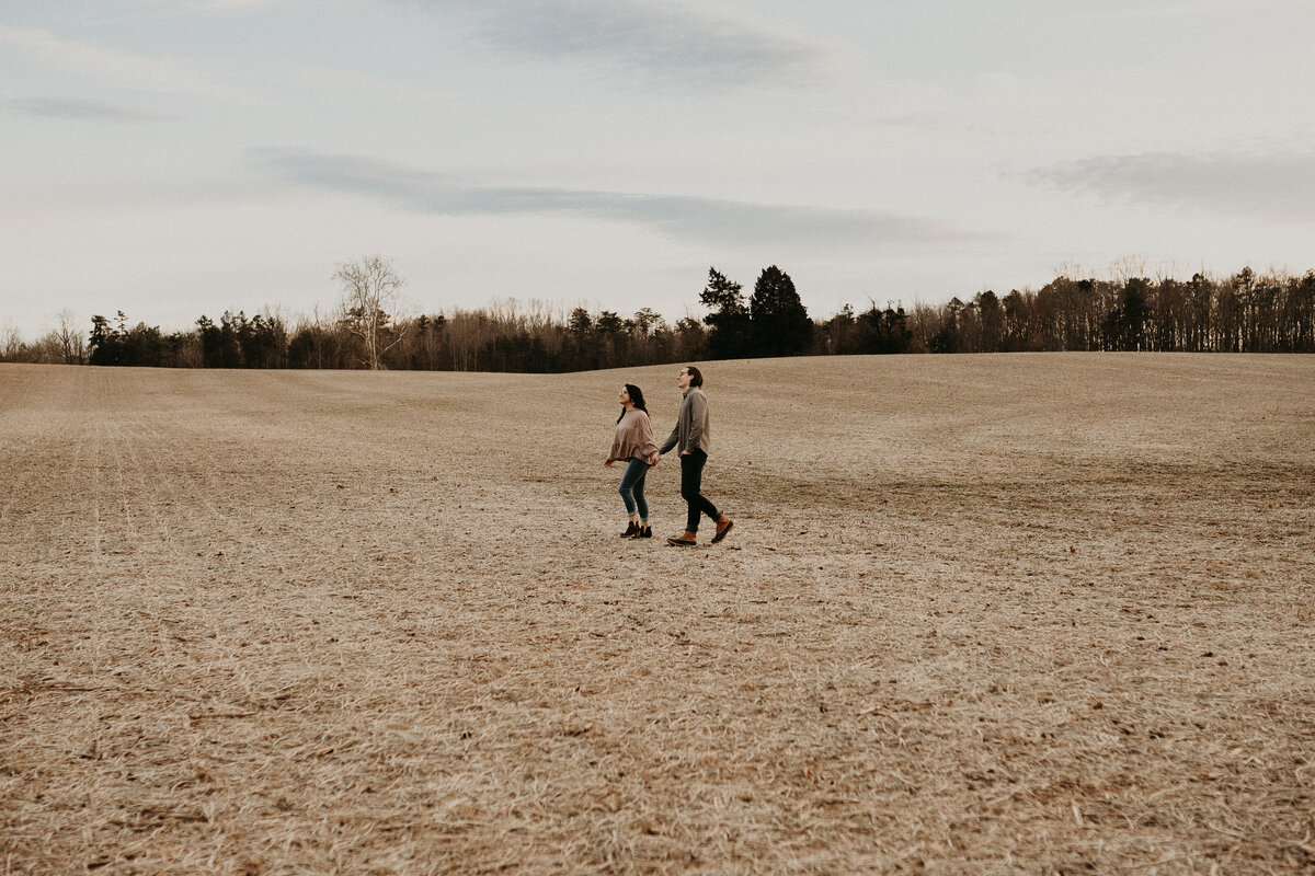 engagement-virginia-couples-field
