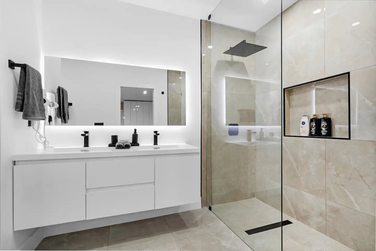 Bathroom 1 (2)