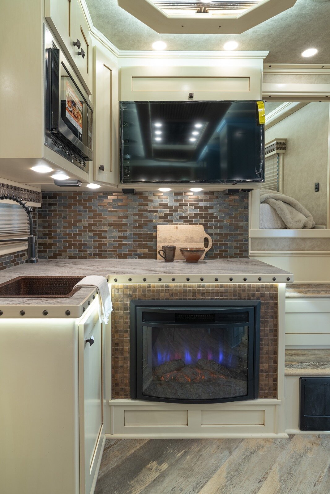 elite-trailer-interior-missouriELITE Trailer-10