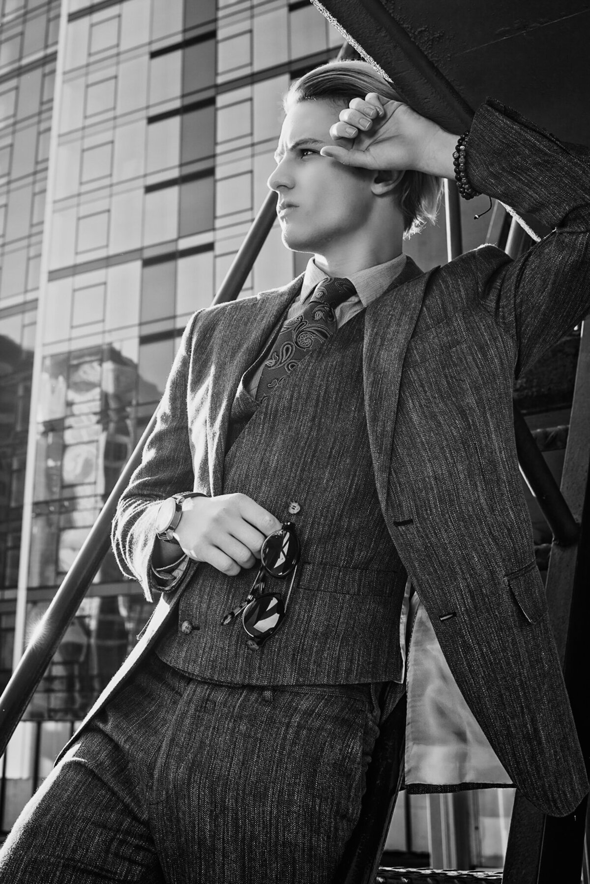 Branding portrait of a man in a sharp suit photographed in Seattle, created for male executives and professionals who want GQ‑inspired images that project success and confidence.