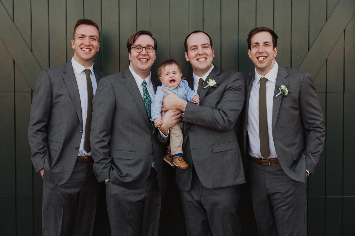 Kansas City Wedding Photographer - CaitlynCloudPhotography - family crying kid