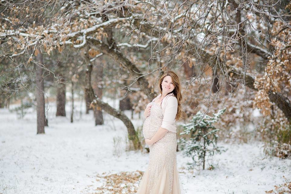 Maternity Photos in the Snow