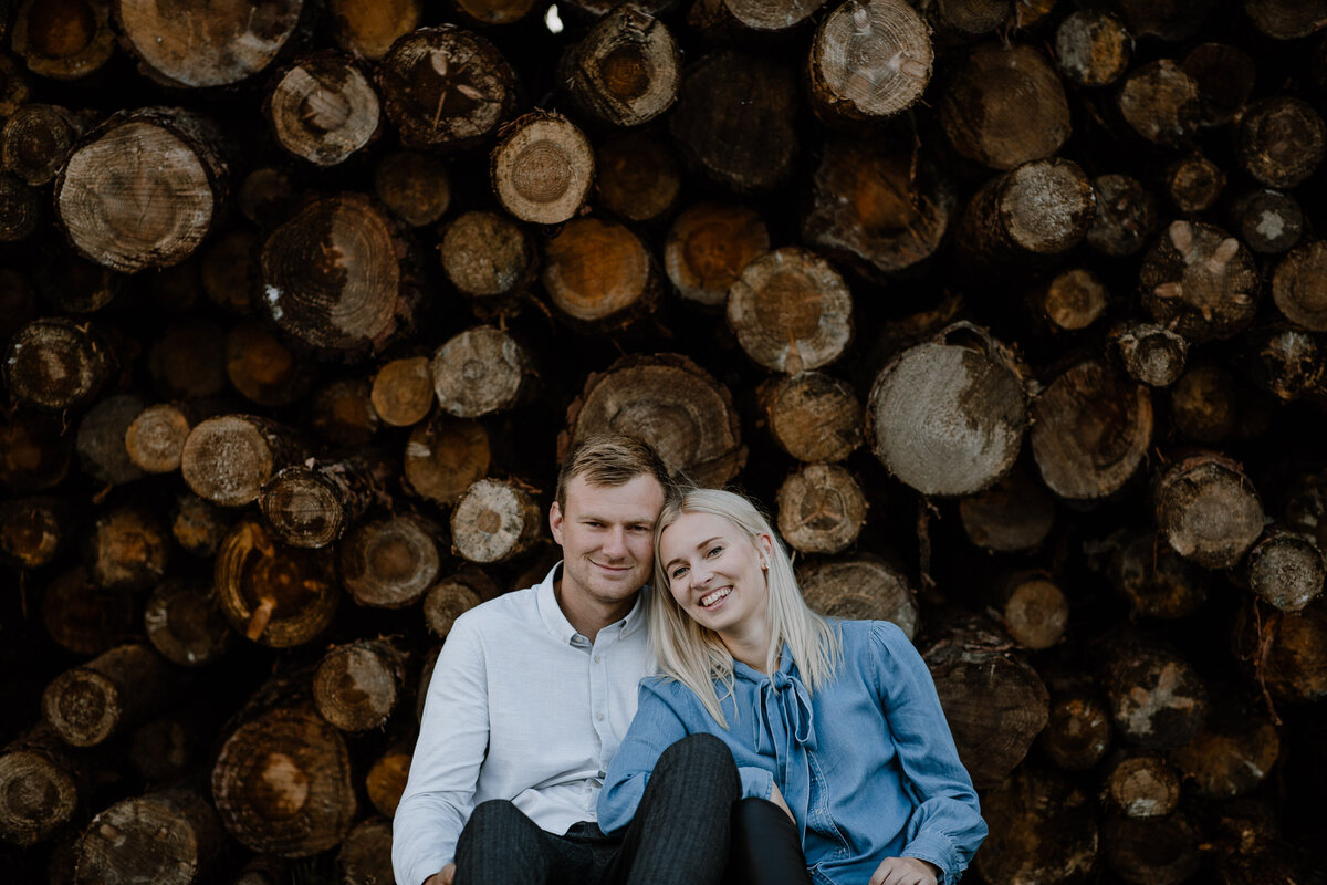 forlovelse_parfoto_charlottechristensen_tømmer_sirevåg