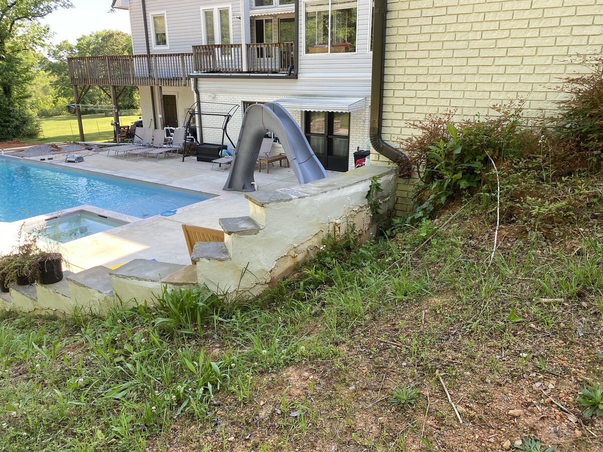 backyard-pool-next-to-white-house