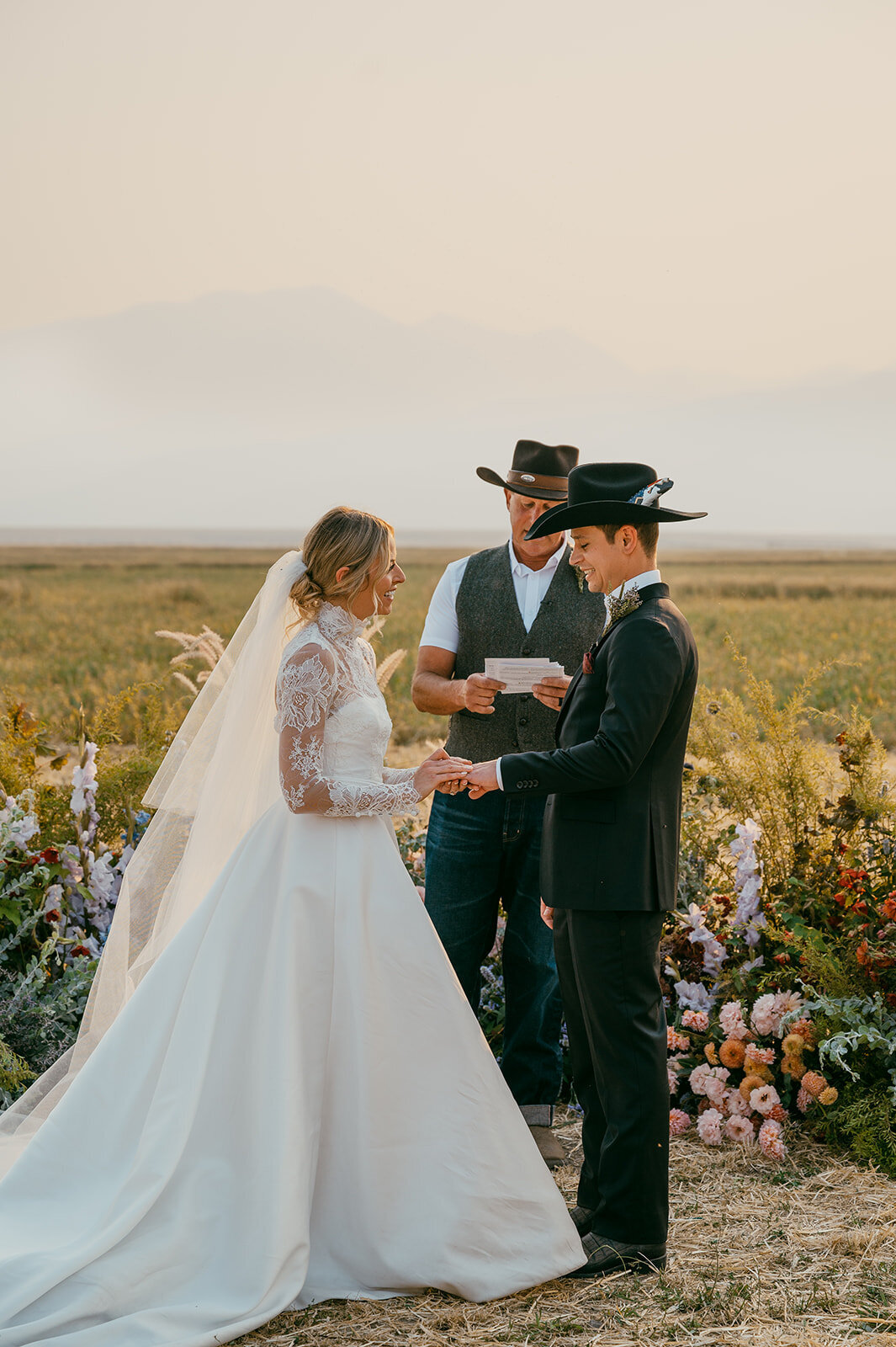 presley-gray-photo-Deerlodge-rustic-western-Montana-wedding-5114