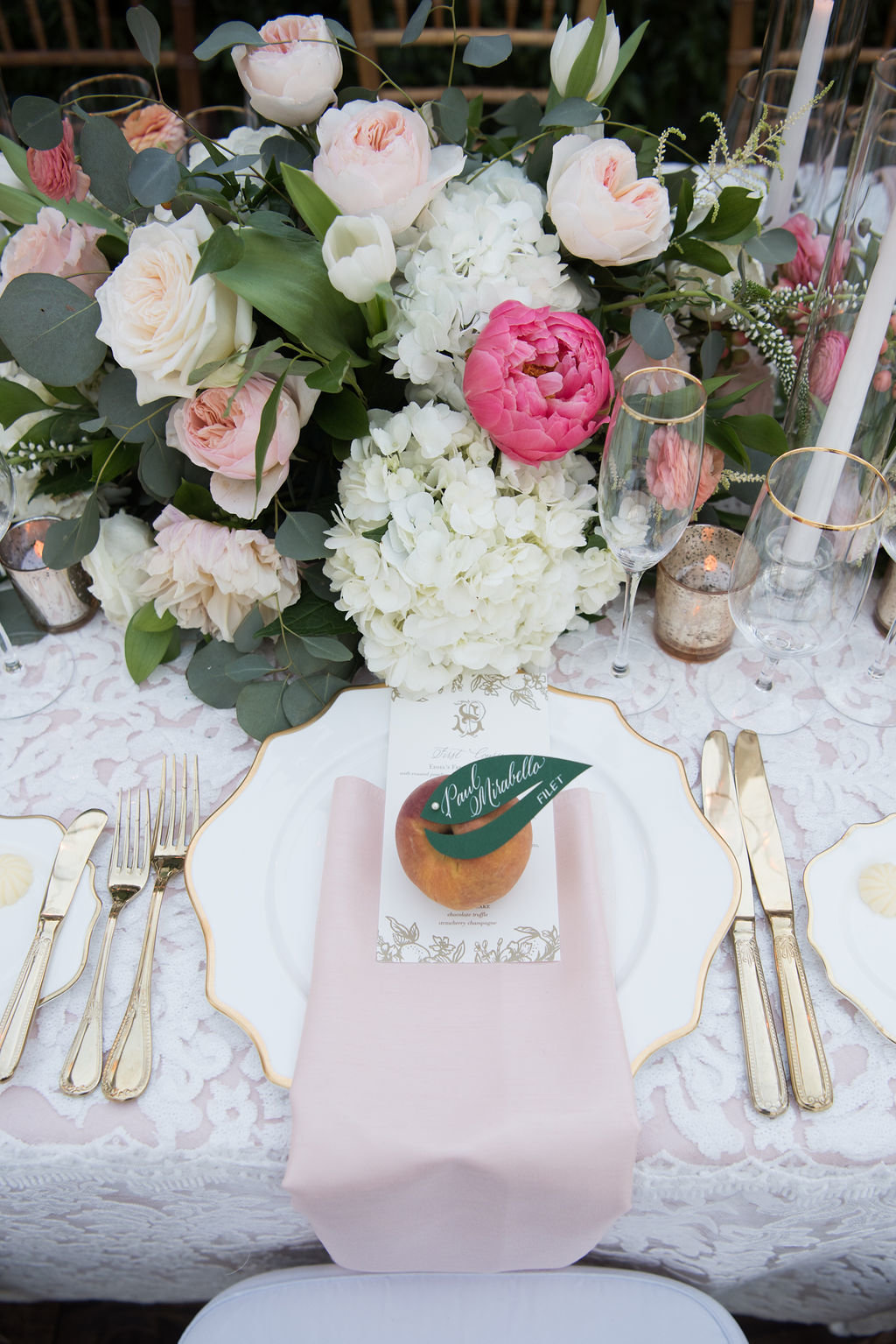 PlaceCardPeach_Menu_FloralCenterpiece_Sarah&Paul_kelliboydphotography-899