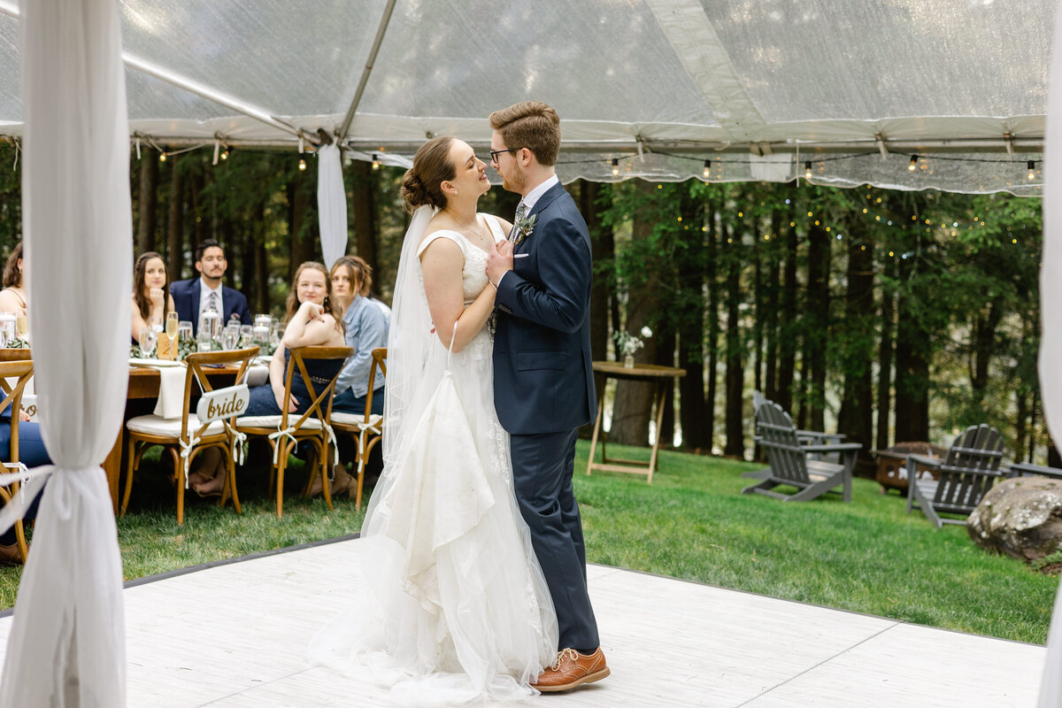 northeast-pa-private-estate-bear-creek-wedding-emily-taylor-photography_109