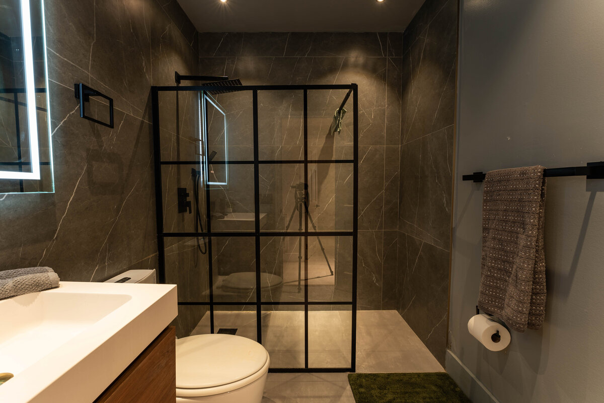 Bathroom 2 (1)