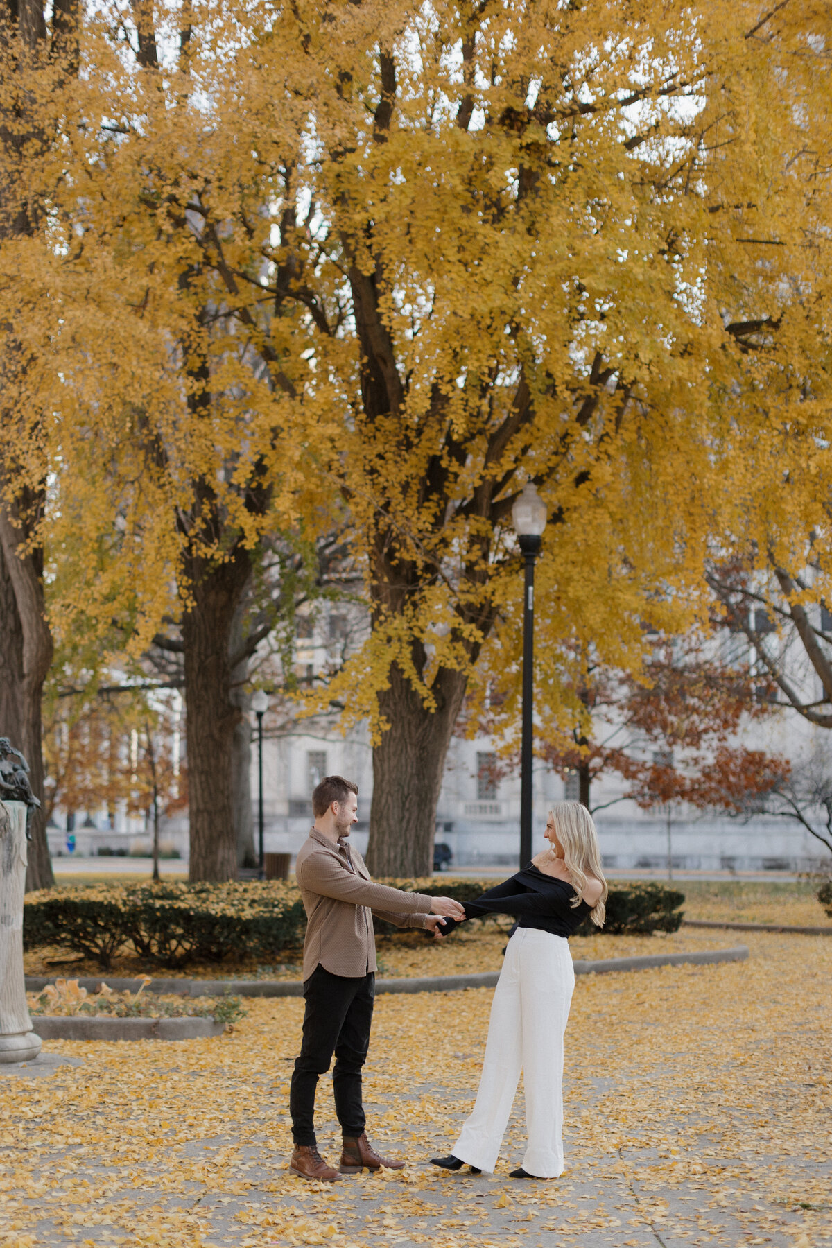 Indianapolis engagement photographer fall session photo