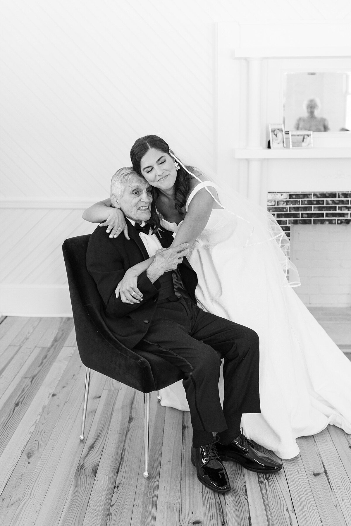 The-Upchurch-Cary-Wedding-Photographer-Timeless-Spring-Wedding-Sarah-Hinckley-Photography-valkeaton2025-_0034