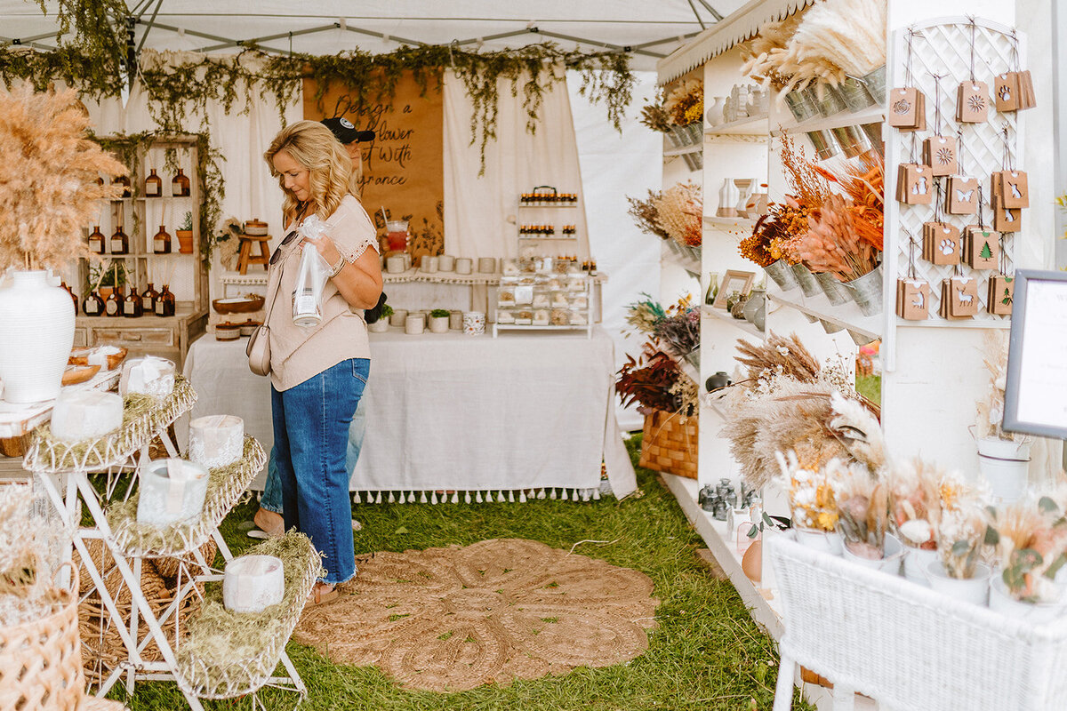 Eastern Iowa's Hippest Vintage and Handmade Market. Shop handmade artisan goods, score some amazing vintage, shop our on-trend mobile boutiques, eat from our delicious food trucks and listen to local live music.