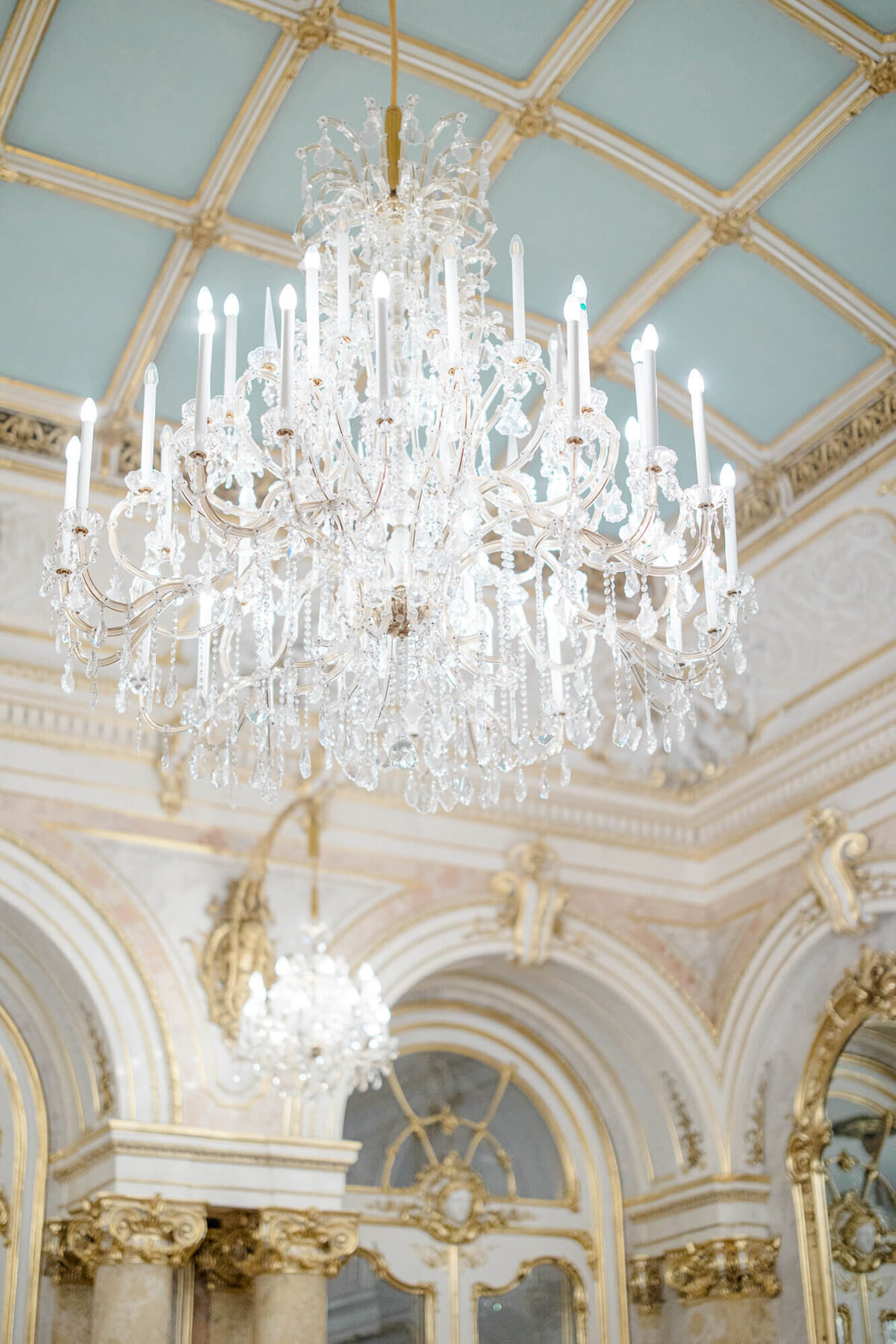 intimate-wedding-vienna-palais-coburg-nfl-player-24
