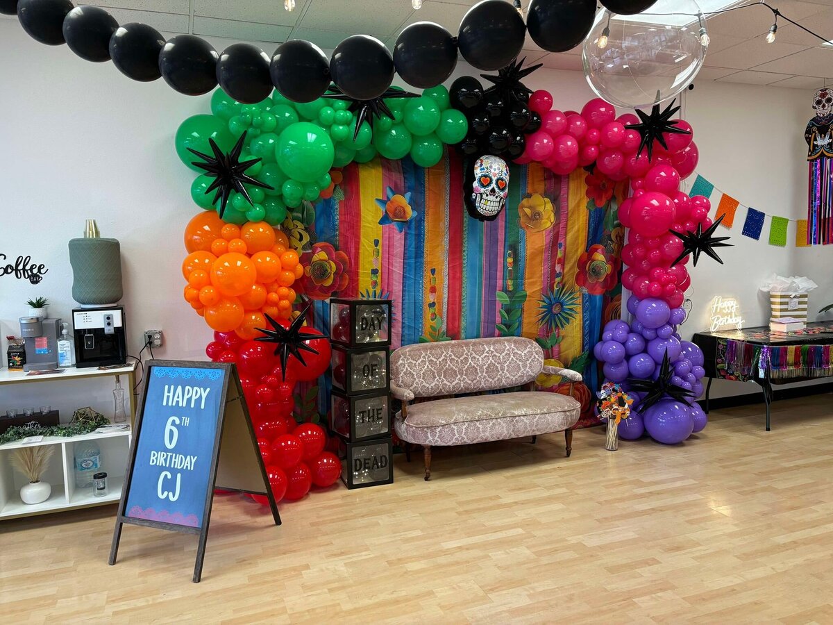 BALLOON BACKDROP OAK HARBOR