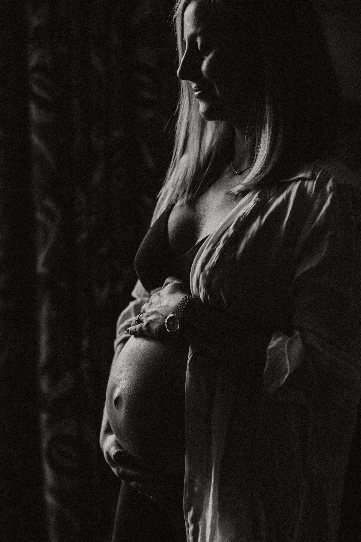 black and white image of pregnant woman