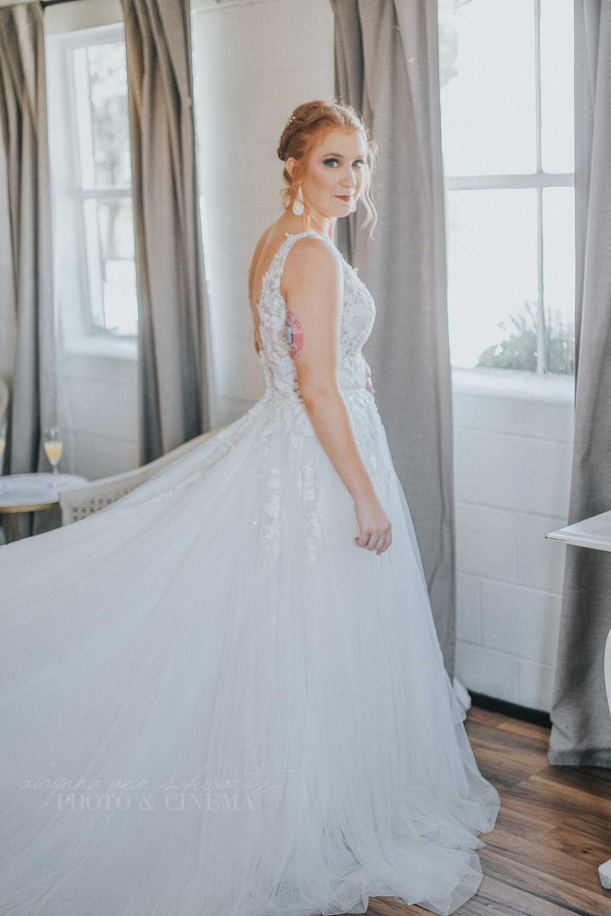 getting ready _ alaynna ann schwartz _ harpors vinyard _ iowa photographer _ playlife photography_0318