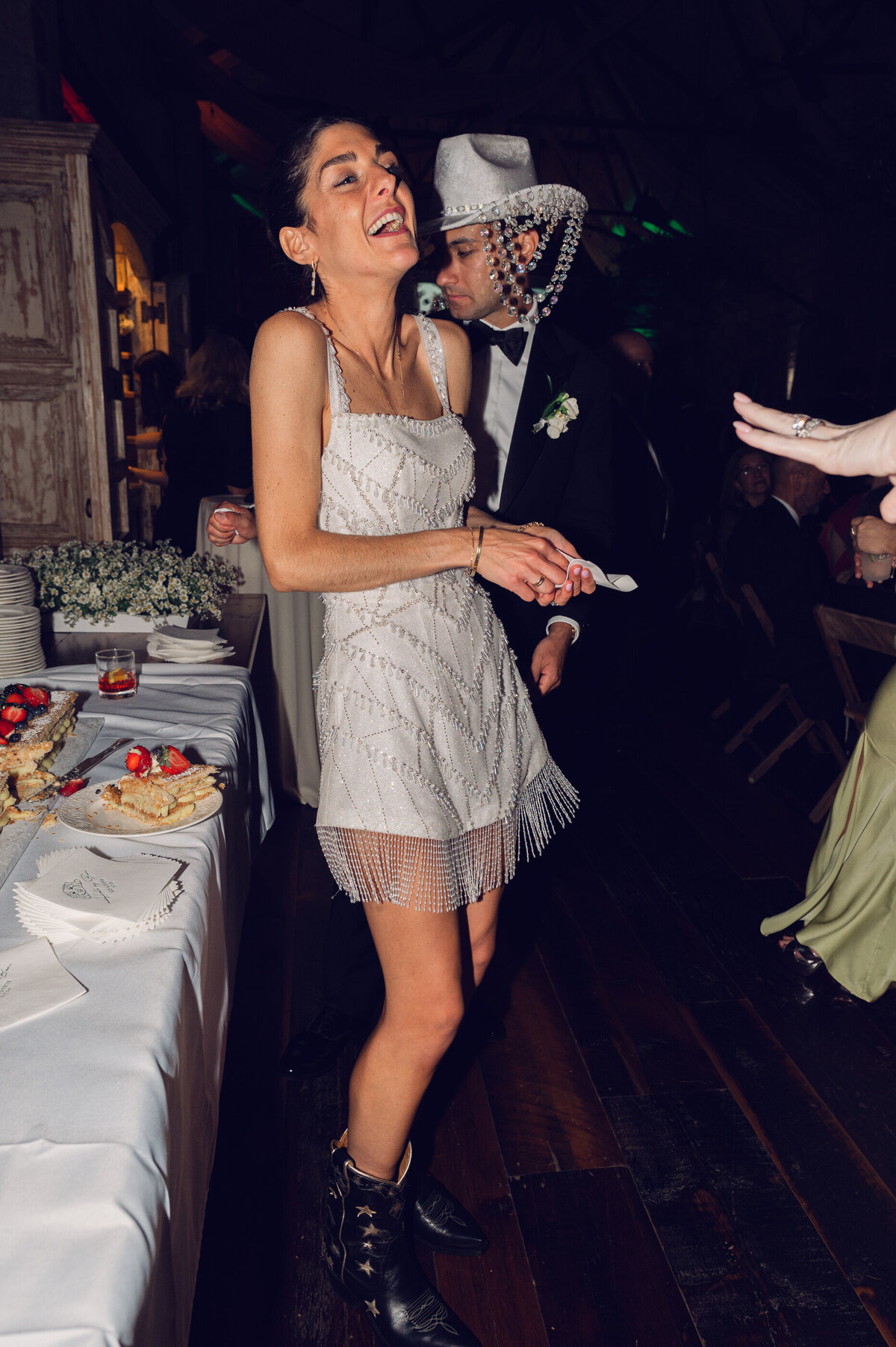 vermont-wedding-cake-cutting_18