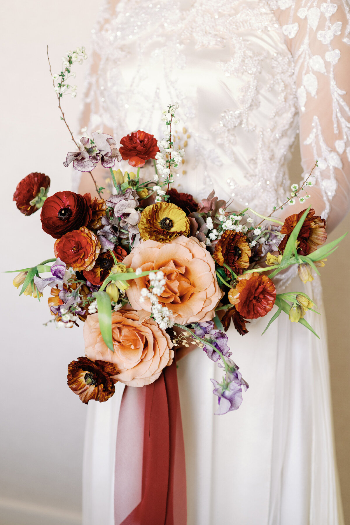 modern bridal bouquet for a san francisco city hall wedding