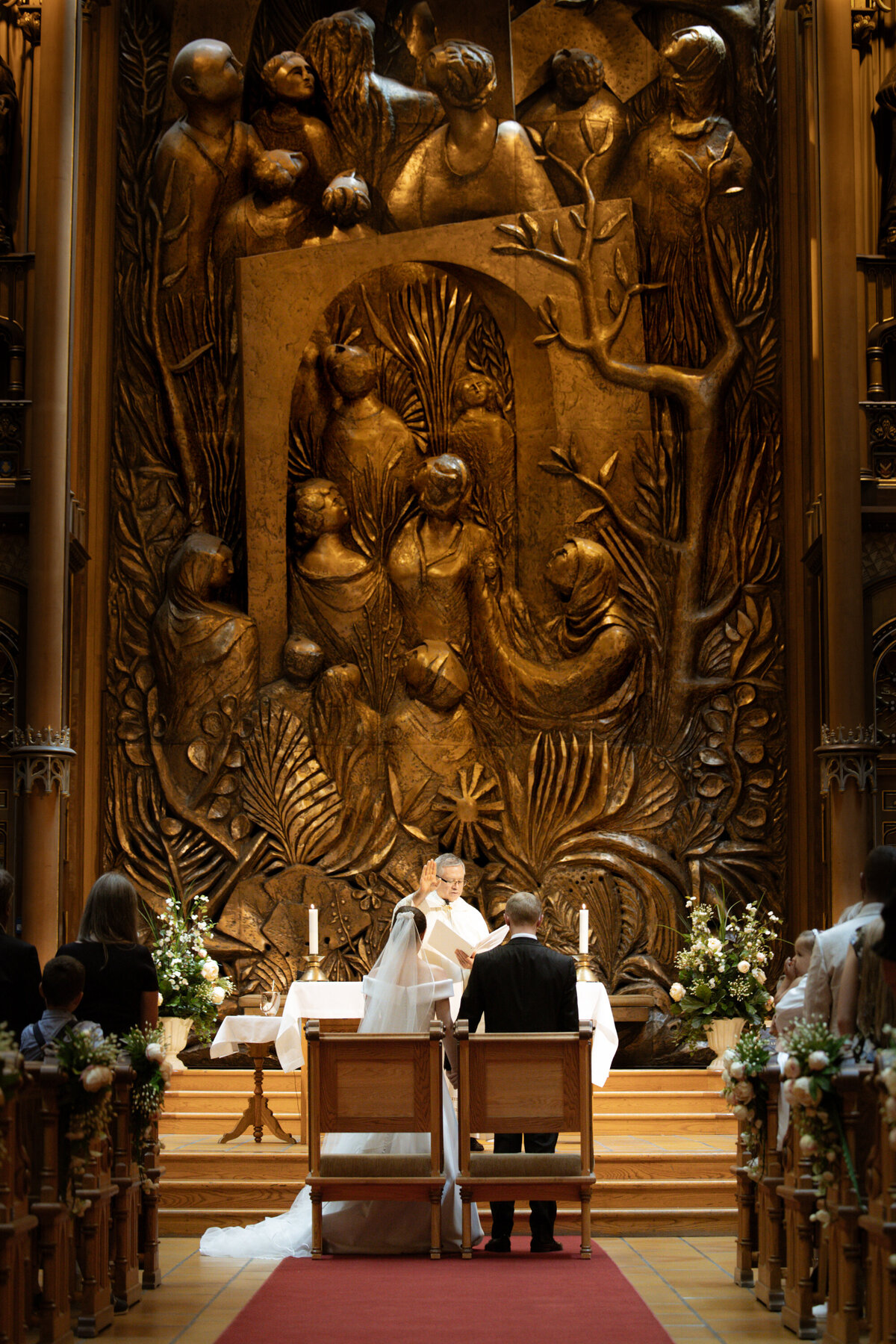 Mariage à l'église Notre-Dame de Montréal - Photographe de mariage de Montréal
