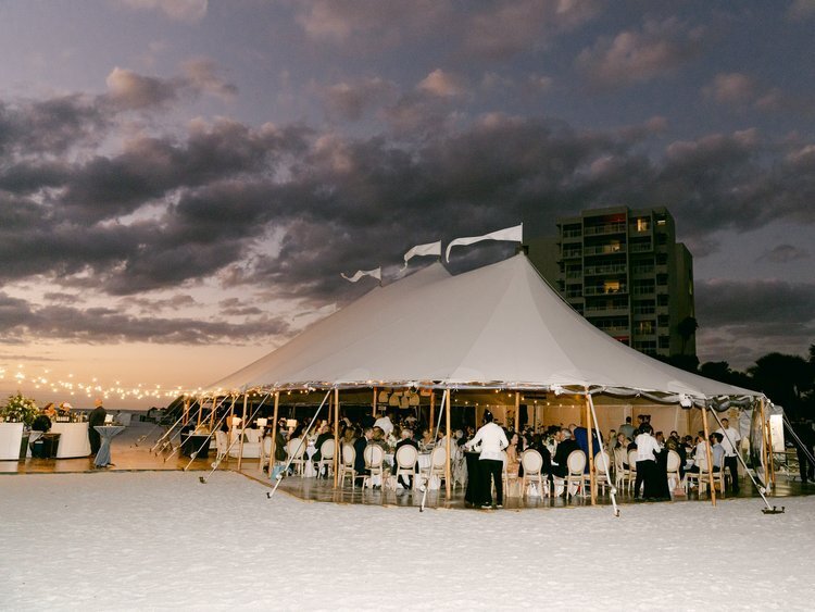 Sarah+&+John+Night+Wide+Shot+Tent+_+Lauren+Galloway-4