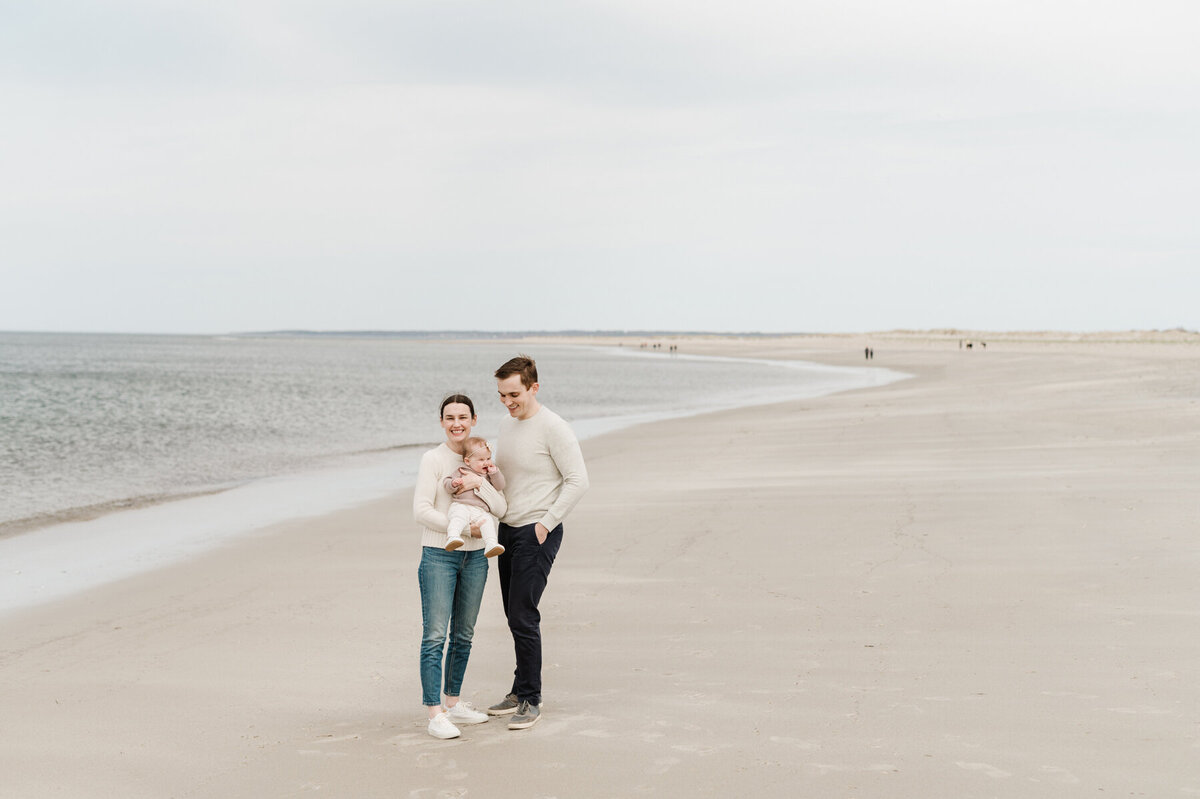 crane-beach-family-session-boston-lifestyle-motherhood-photographer-photo-17