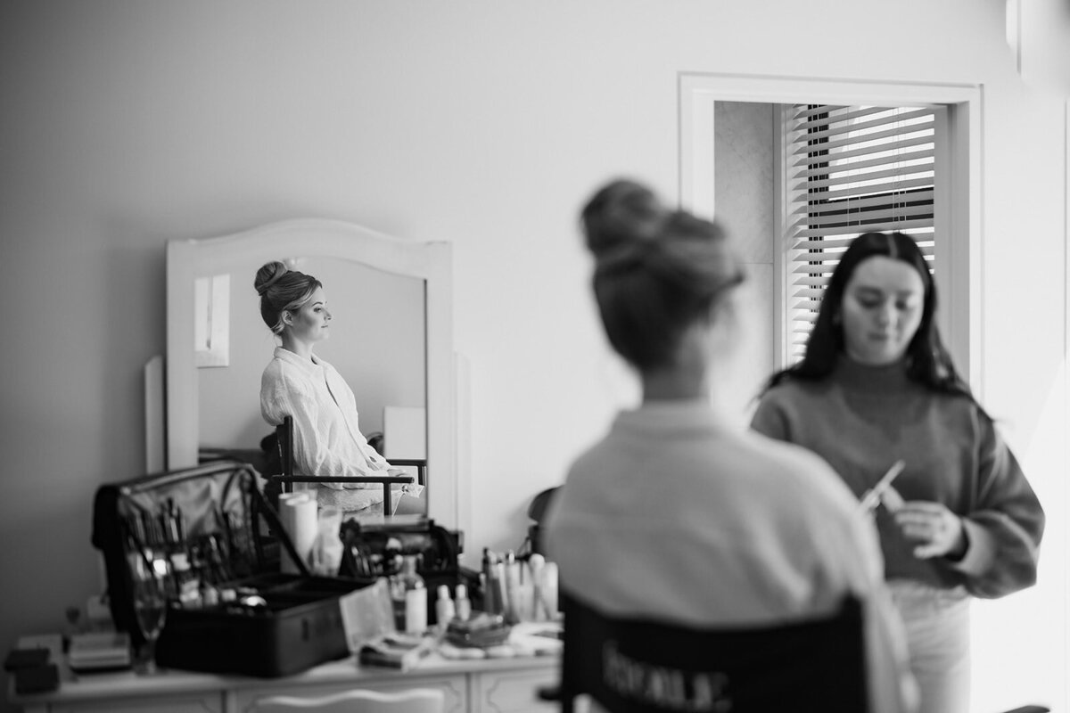 paigedoingbridesmakeuponweddingday