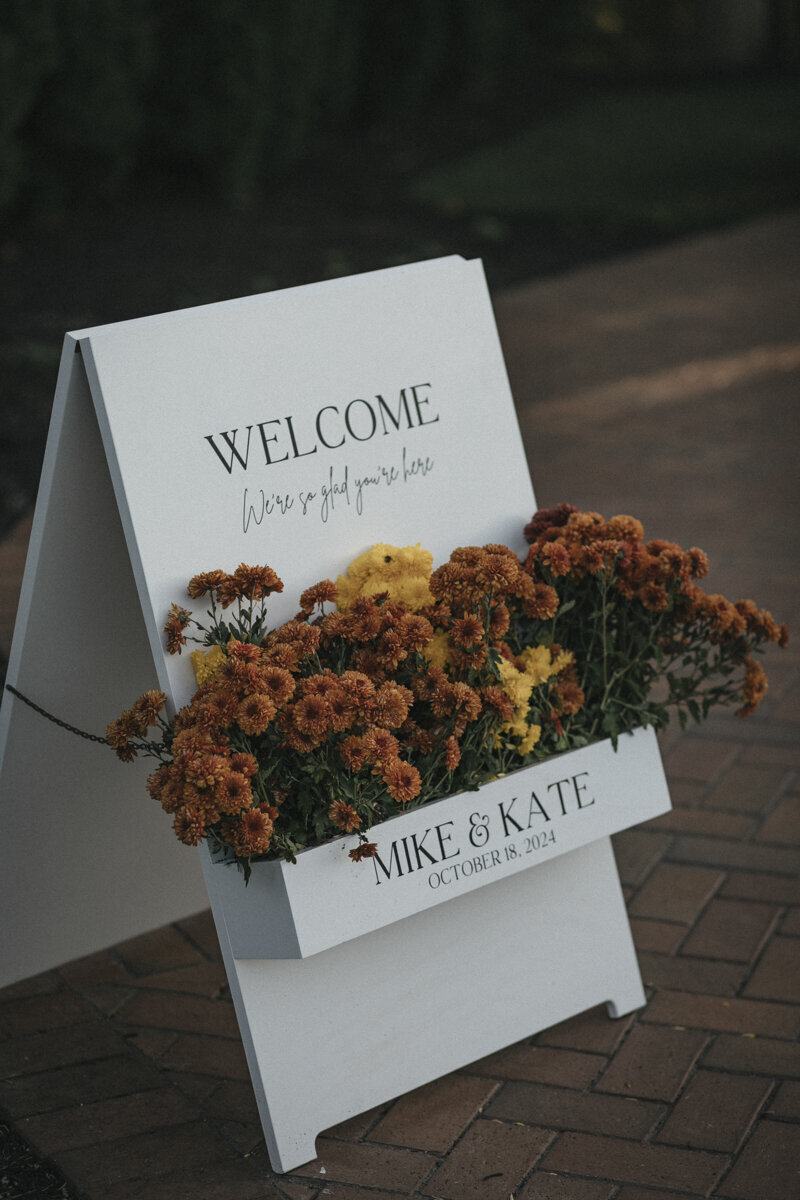 wedding-flower-box-welcome-sign-connecticut-wedding-planner