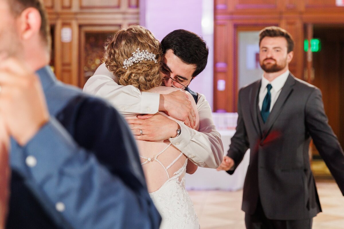 61-grand-rapids-city-flats-hotel-wedding