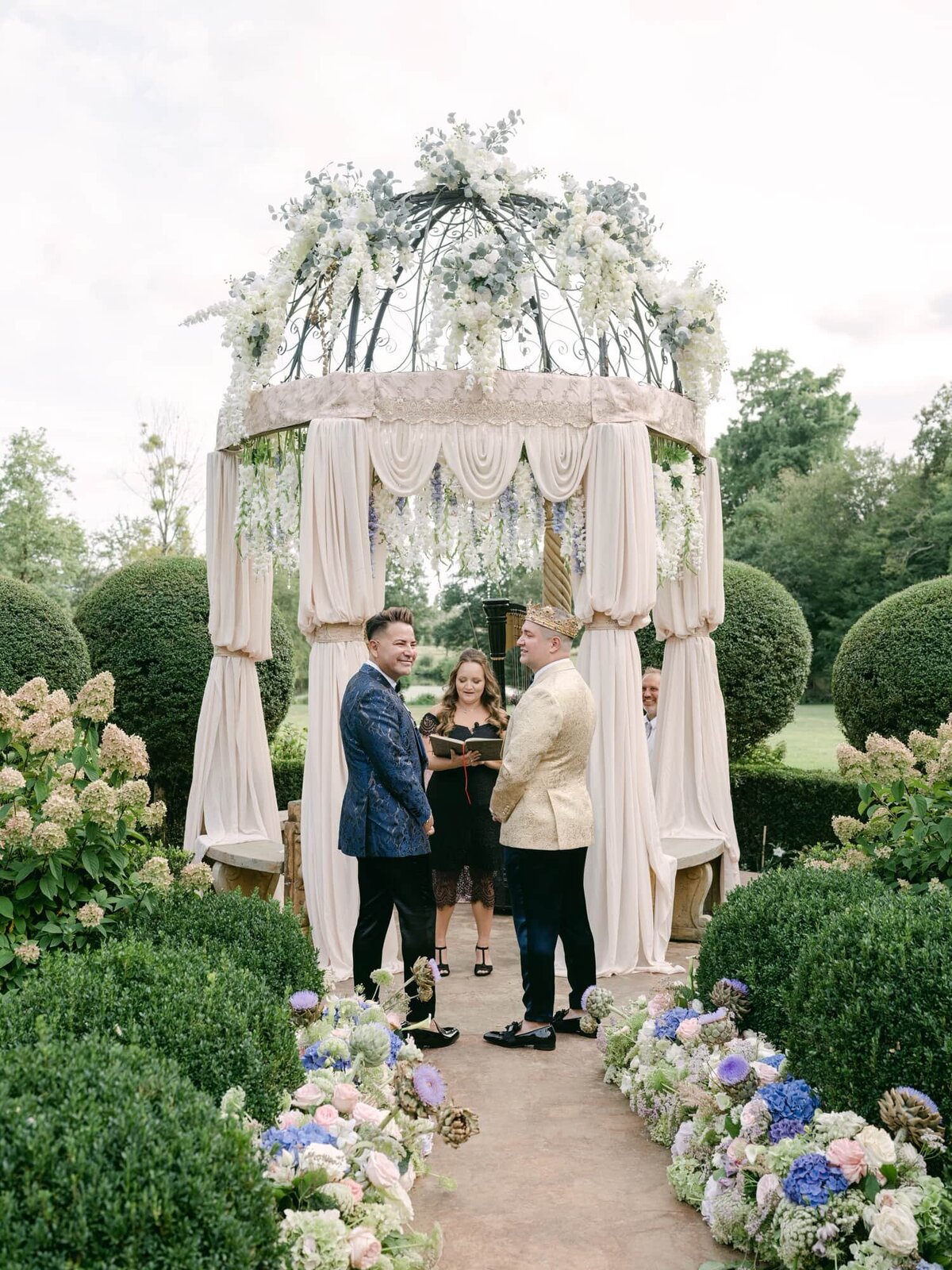 Destination wedding in France - Chateau Challain - Serenity Photography - 41