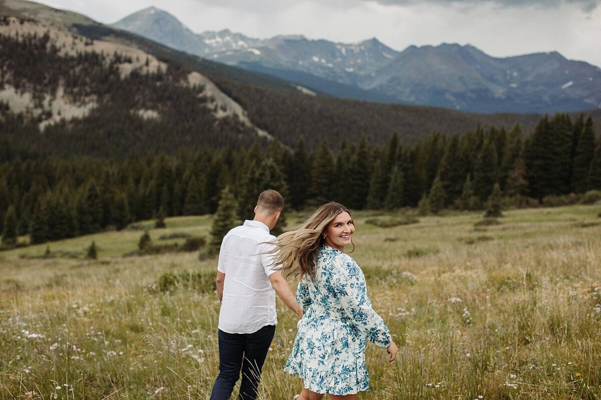 Colorado- mountain-engagement-photos-wildflowers_0002