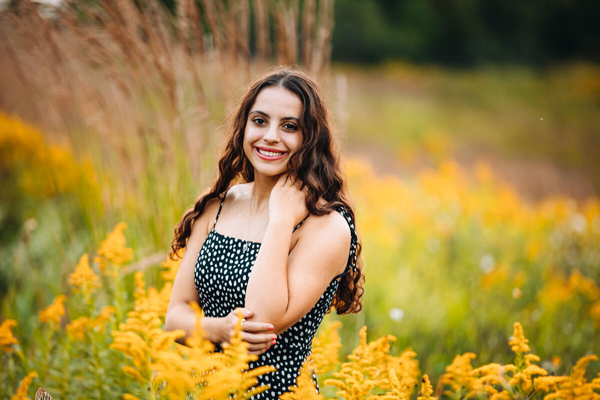 senior-photography-session-wild-flowers-08