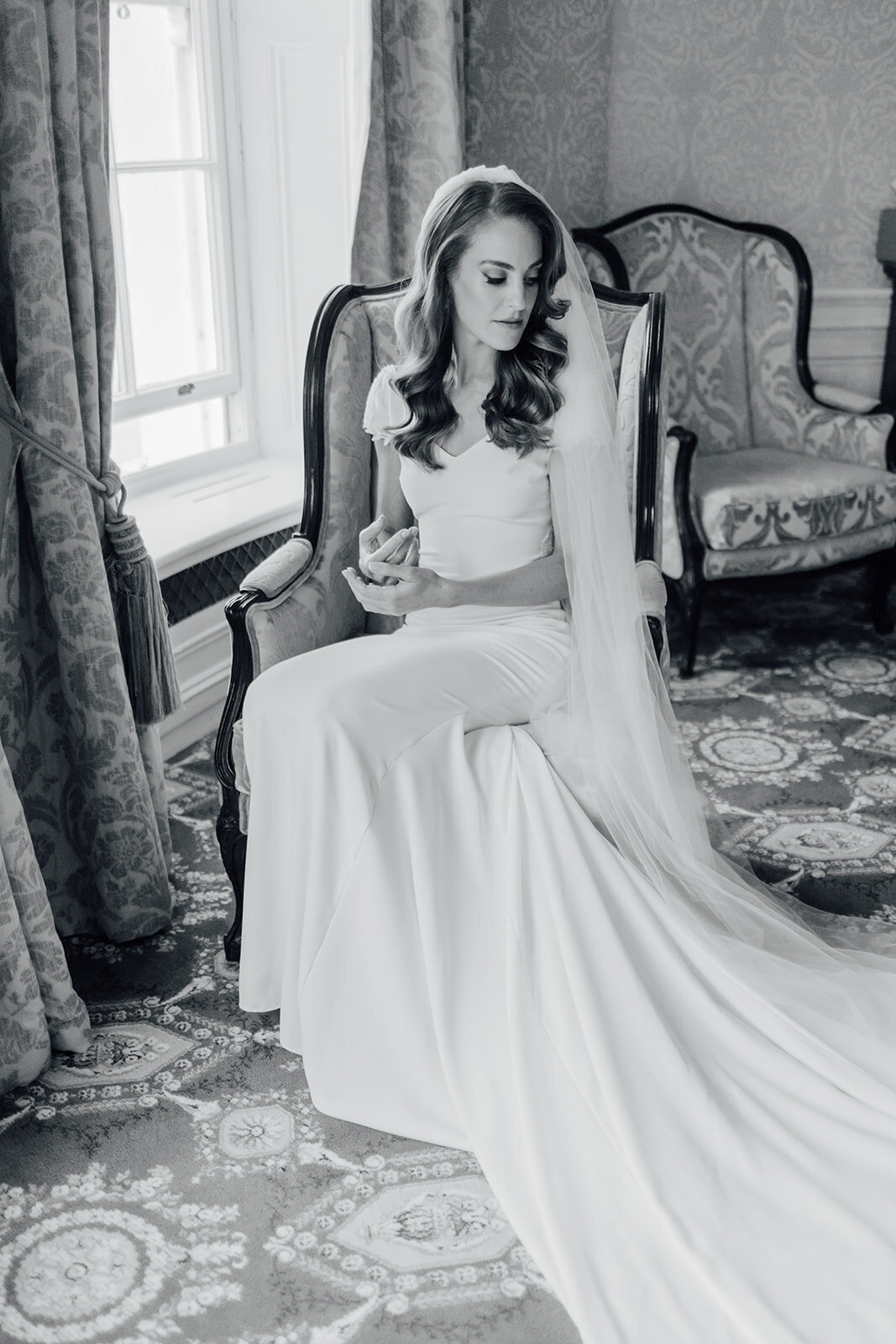 black-and-white-bridal-portraits