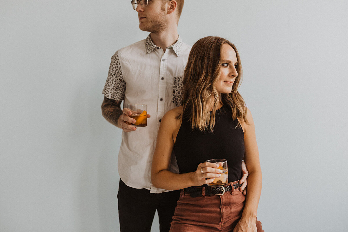 Couples-photoshoot-mixing-drinks-together83