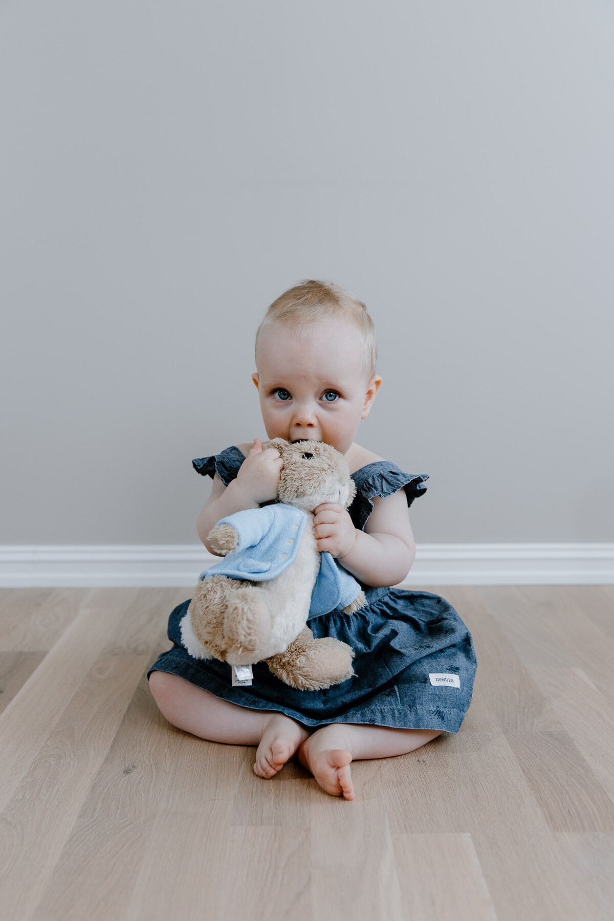 ettårsfoto_Oslo_homesession_jente_fotograf_charlottechristensen_studio_bamse2