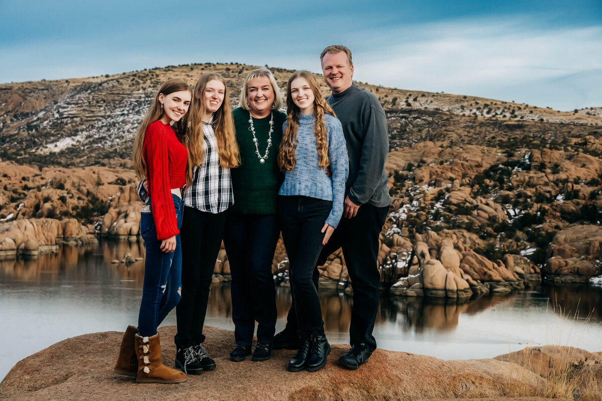 Prescott family photographer Melissa Byrne poses family at Watson Lake in Winter