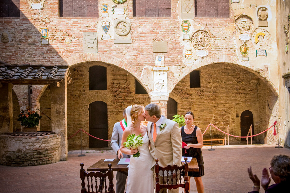 Italy-destination-wedding-photographer-Tuscany